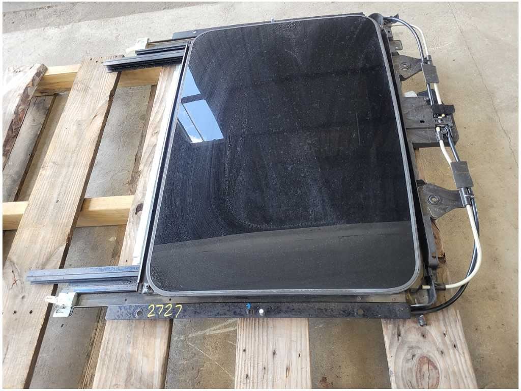 2010 - 2015 Chevrolet Camaro SS 6.2L Coupe Sunroof Shade Glass Window 2727 - The Parts Farm