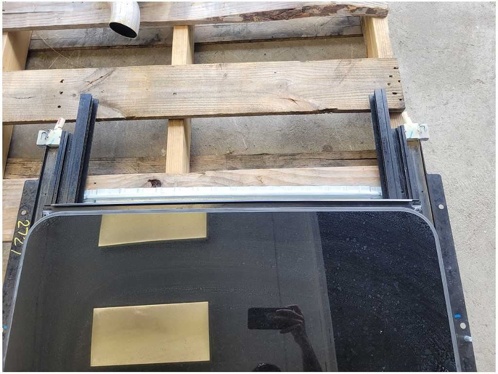 2010 - 2015 Chevrolet Camaro SS 6.2L Coupe Sunroof Shade Glass Window 2727 - The Parts Farm