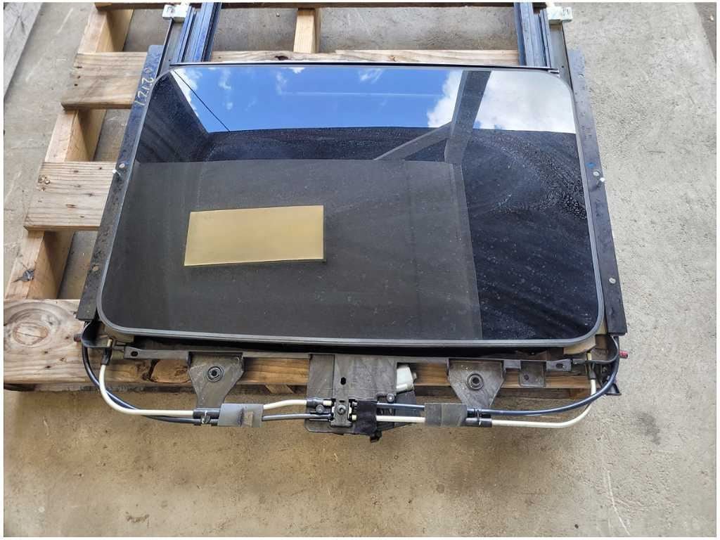 2010 - 2015 Chevrolet Camaro SS 6.2L Coupe Sunroof Shade Glass Window 2727 - The Parts Farm