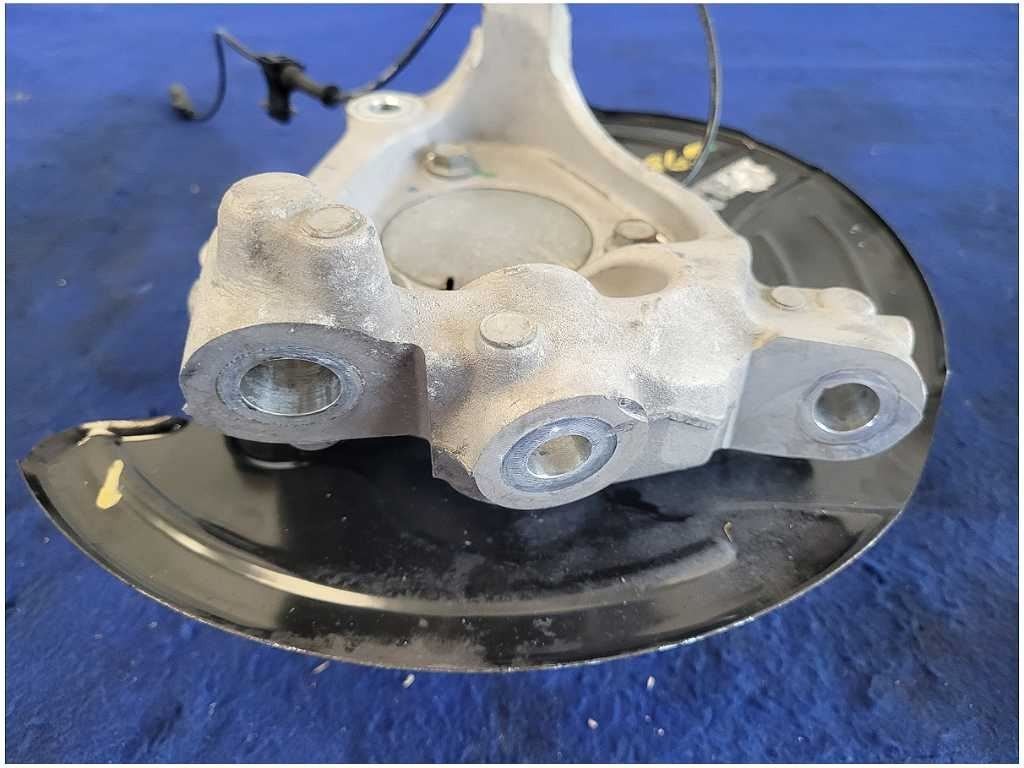 2010 - 2015 Chevrolet Camaro SS 6.2L Driver Front Spindle Knuckle Hub 2865 - The Parts Farm