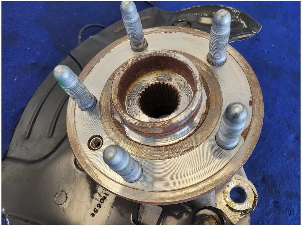 2010 - 2015 Chevrolet Camaro SS 6.2L Driver Front Spindle Knuckle Hub 2865 - The Parts Farm