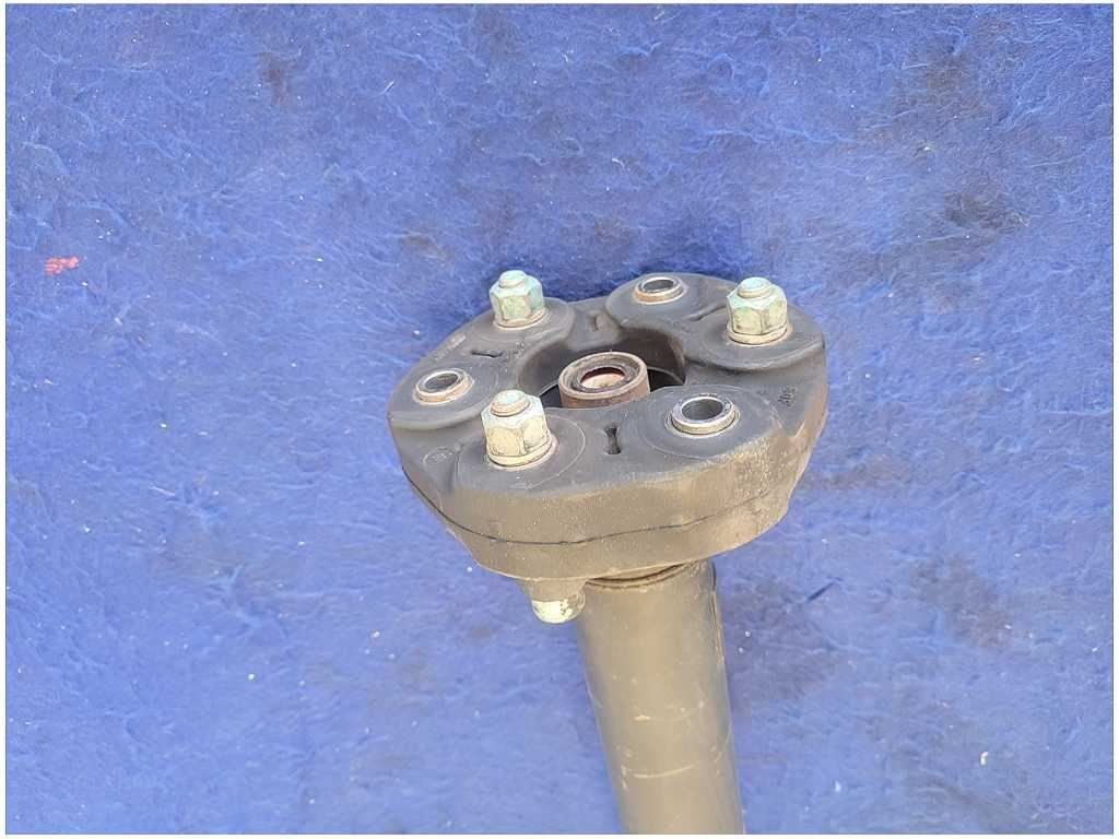 2010 - 2015 Chevrolet Camaro SS 6.2L Driveshaft Manual Transmission M/T 2811 - The Parts Farm