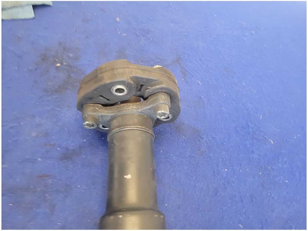 2010 - 2015 Chevrolet Camaro SS 6.2L Driveshaft Manual Transmission M/T 2811 - The Parts Farm