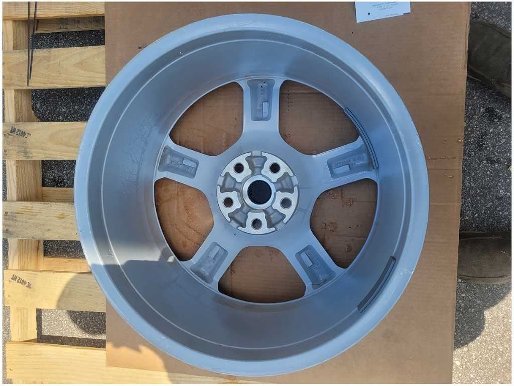 2010 - 2015 Chevrolet Camaro SS 6.2L One Rear Wheel 20x9 Spoke Polished Rim - The Parts Farm