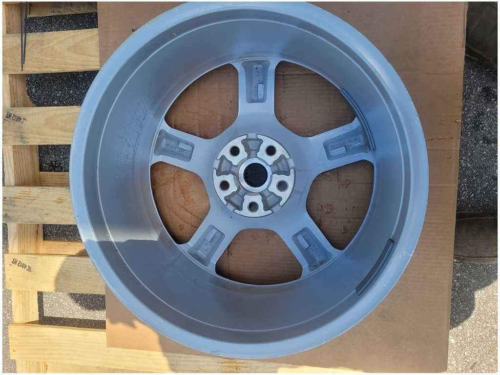 2010 - 2015 Chevrolet Camaro SS 6.2L One Rear Wheel 20x9 Spoke Polished Rim - The Parts Farm