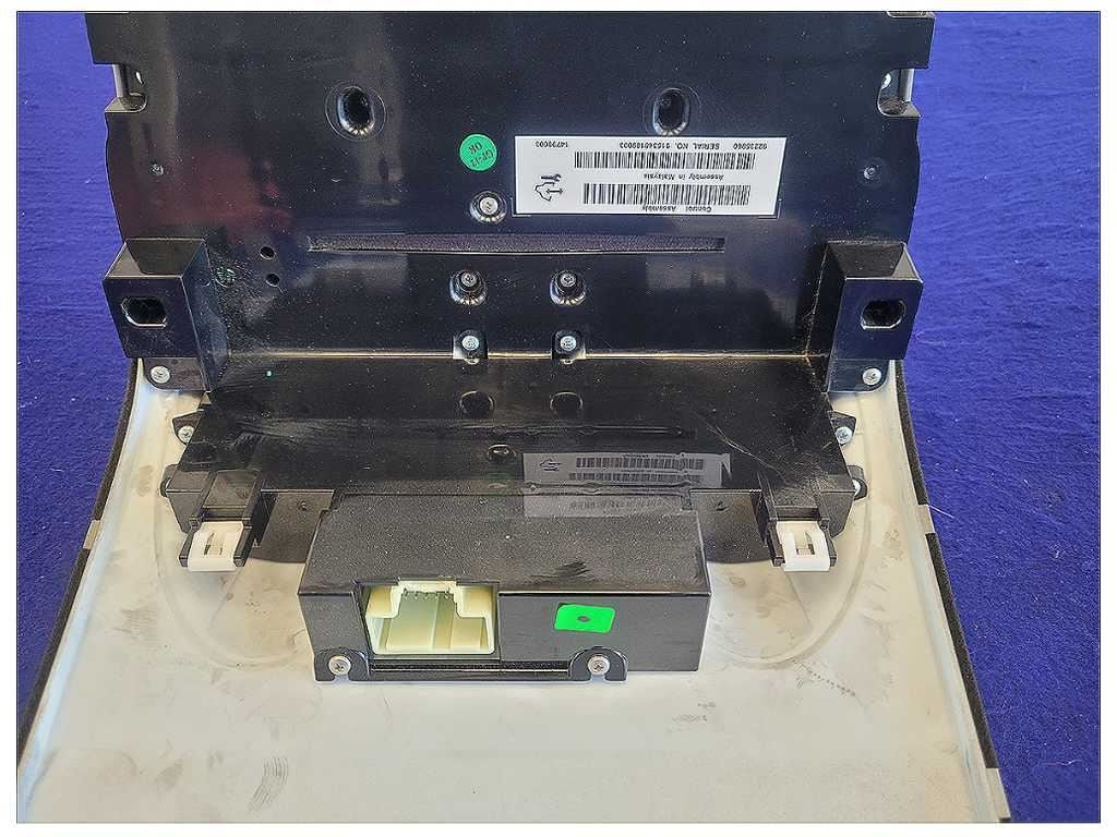 2010 - 2015 Chevrolet Camaro SS Audio Info Screen Radio Stereo Faceplate 2707 - The Parts Farm