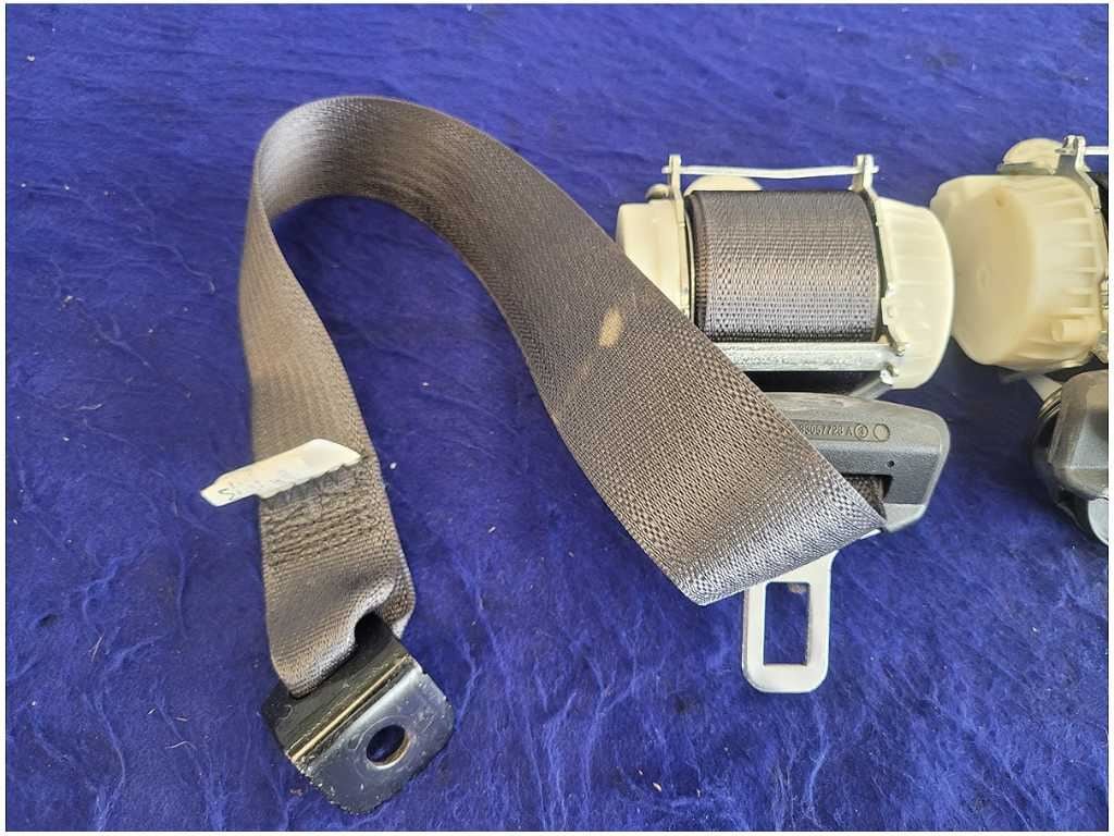 2010 - 2015 Chevrolet Camaro SS Coupe Pair Rear Seat Belts Black Back 2722 - The Parts Farm