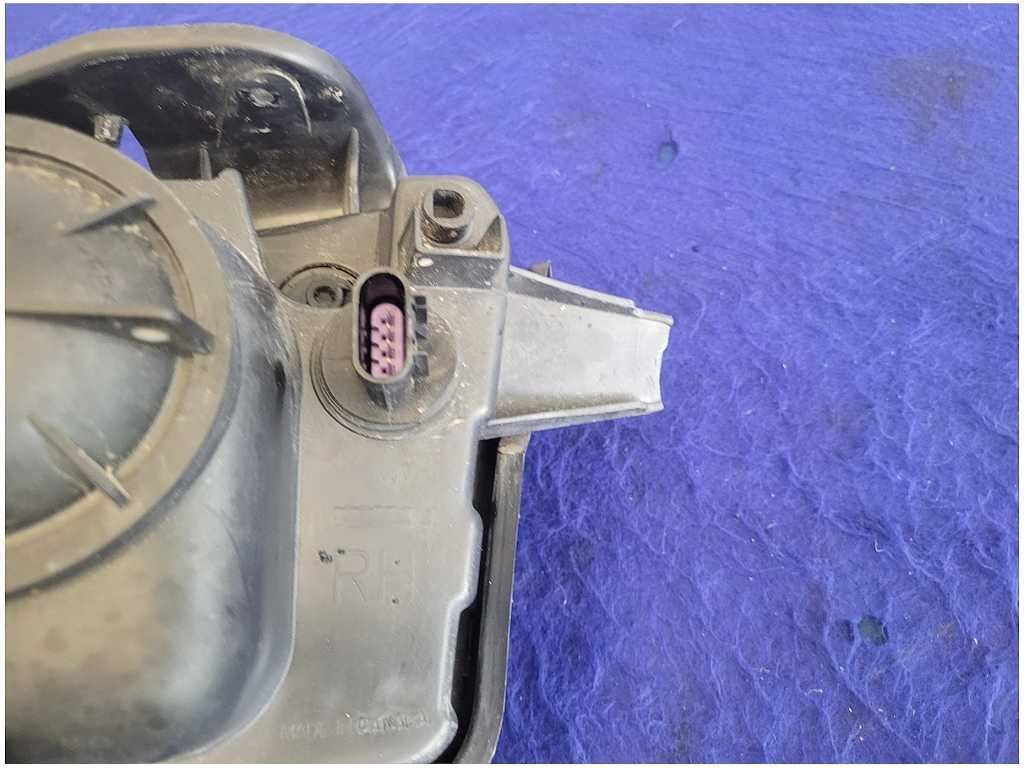 2010 - 2015 Chevrolet Camaro SS Passenger Front Headlight Lamp HID - The Parts Farm