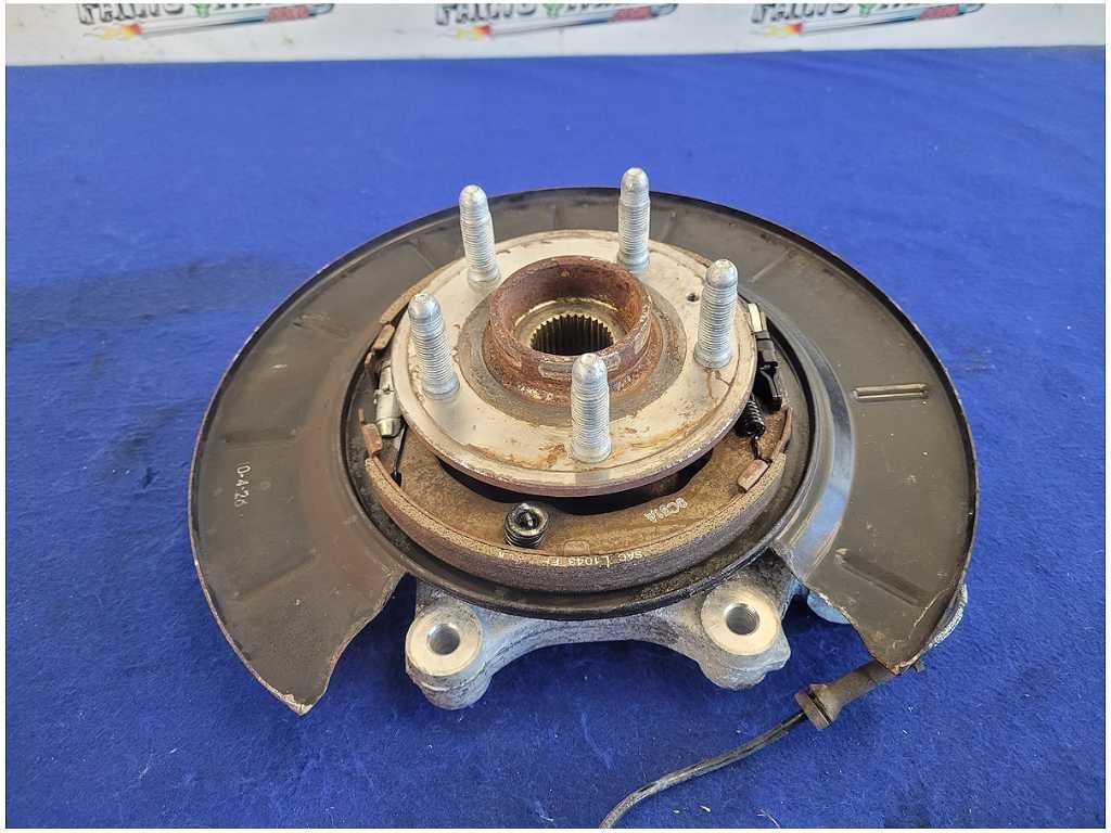 2010 - 2015 Chevrolet Camaro SS Passenger Rear Knuckle Spindle Hub 2764 - The Parts Farm