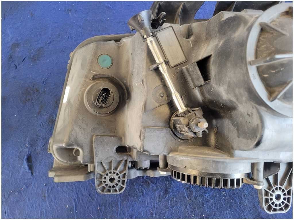 2010 - 2015 Chevrolet Camaro SS Passenger Right Headlight HID Light Lamp 2820 - The Parts Farm