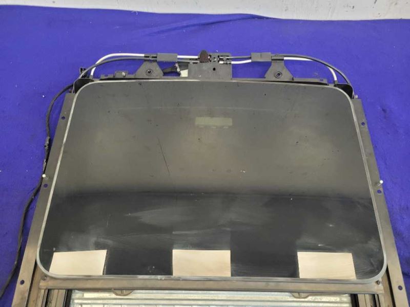 2010 - 2015 Chevrolet Camaro SS Sunroof Glass Window Upper Roof Frame Track - The Parts Farm