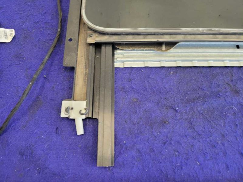 2010 - 2015 Chevrolet Camaro SS Sunroof Glass Window Upper Roof Frame Track - The Parts Farm