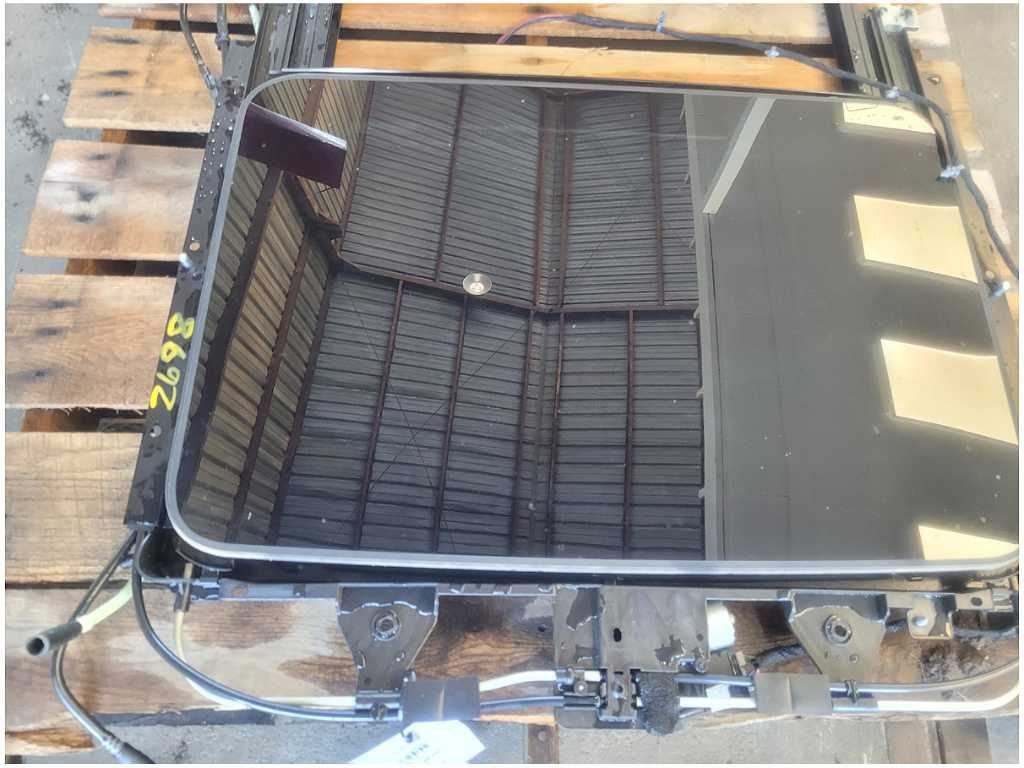 2010 - 2015 Chevrolet Camaro SS Sunroof Glass Window Upper Roof Frame Track 2698 - The Parts Farm