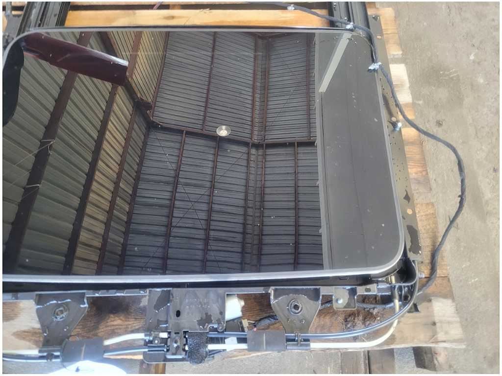 2010 - 2015 Chevrolet Camaro SS Sunroof Glass Window Upper Roof Frame Track 2698 - The Parts Farm