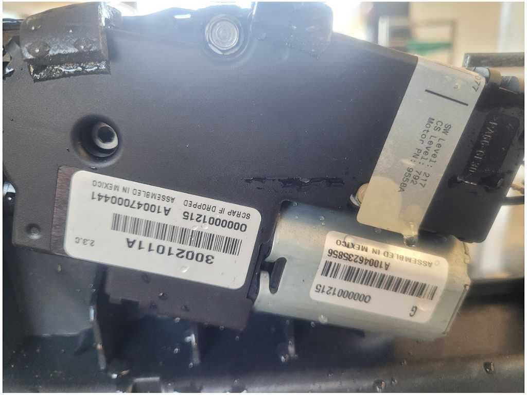 2010 - 2015 Chevrolet Camaro SS Sunroof Glass Window Upper Roof Frame Track 2698 - The Parts Farm