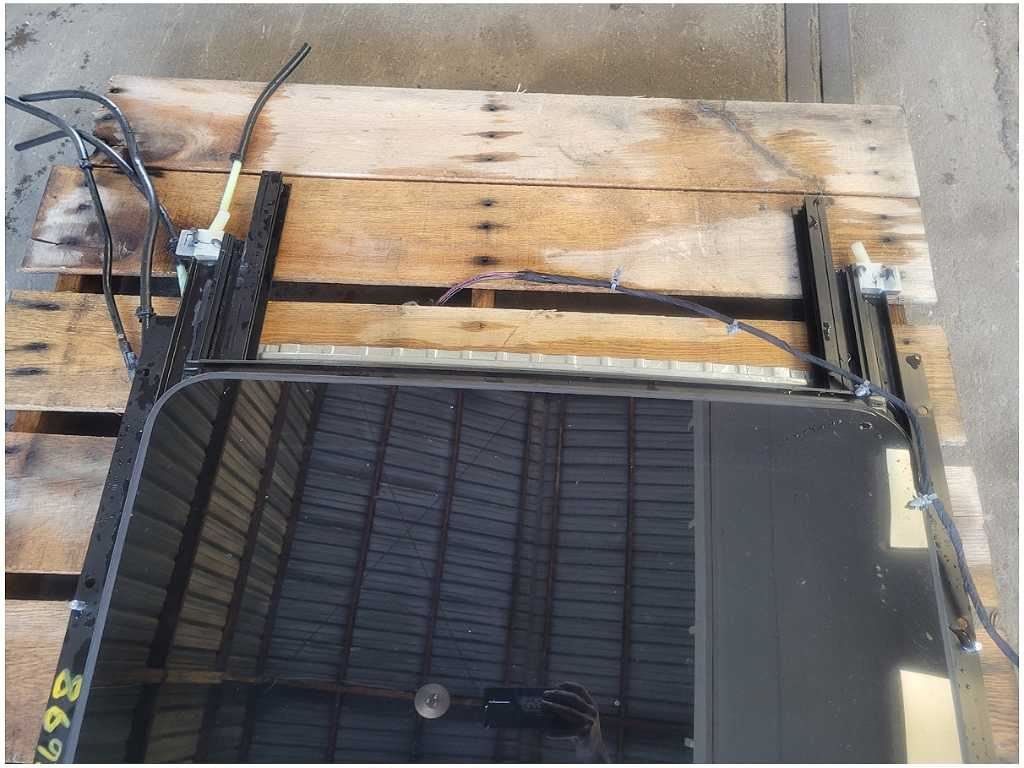 2010 - 2015 Chevrolet Camaro SS Sunroof Glass Window Upper Roof Frame Track 2698 - The Parts Farm