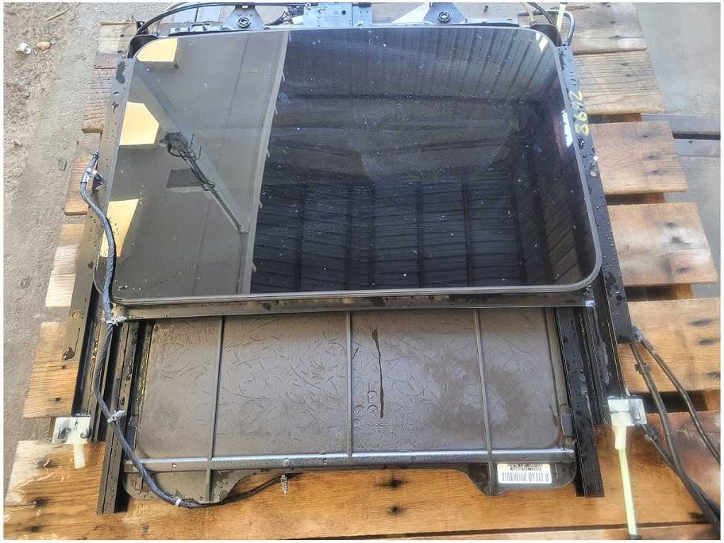 2010 - 2015 Chevrolet Camaro SS Sunroof Glass Window Upper Roof Frame Track 2698 - The Parts Farm