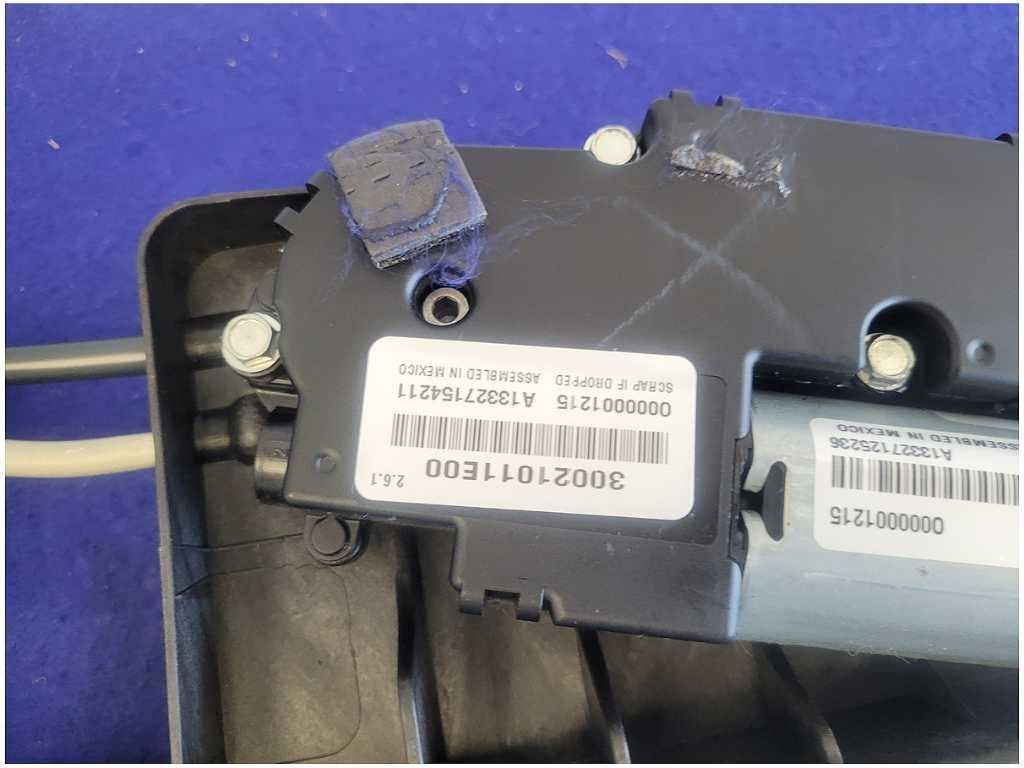 2010 - 2015 Chevrolet Camaro SS Sunroof Glass Window Upper Roof Frame Track 2719 - The Parts Farm