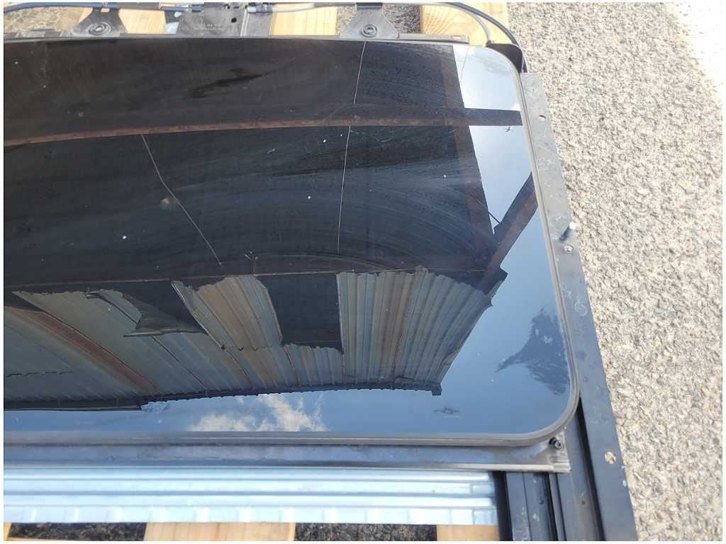 2010 - 2015 Chevrolet Camaro SS Sunroof Glass Window Upper Roof Frame Track 2732 - The Parts Farm