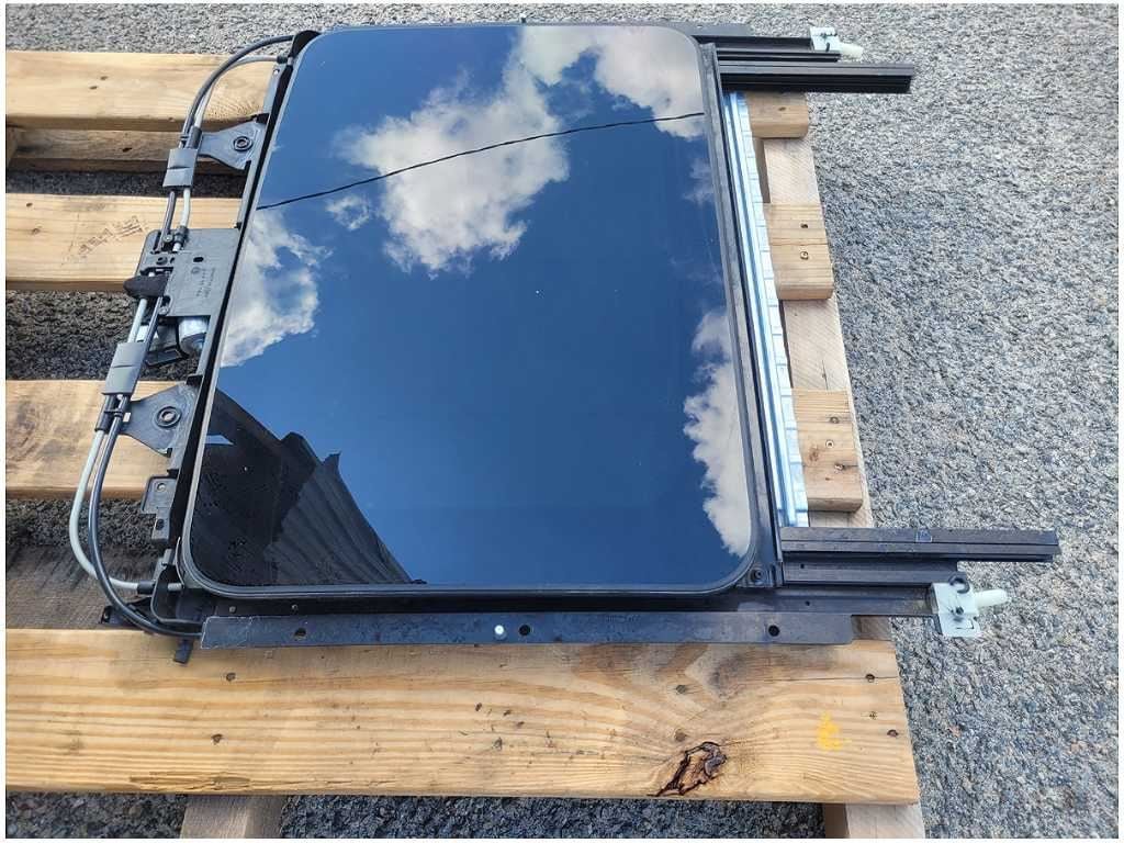 2010 - 2015 Chevrolet Camaro SS Sunroof Glass Window Upper Roof Frame Track 2732 - The Parts Farm