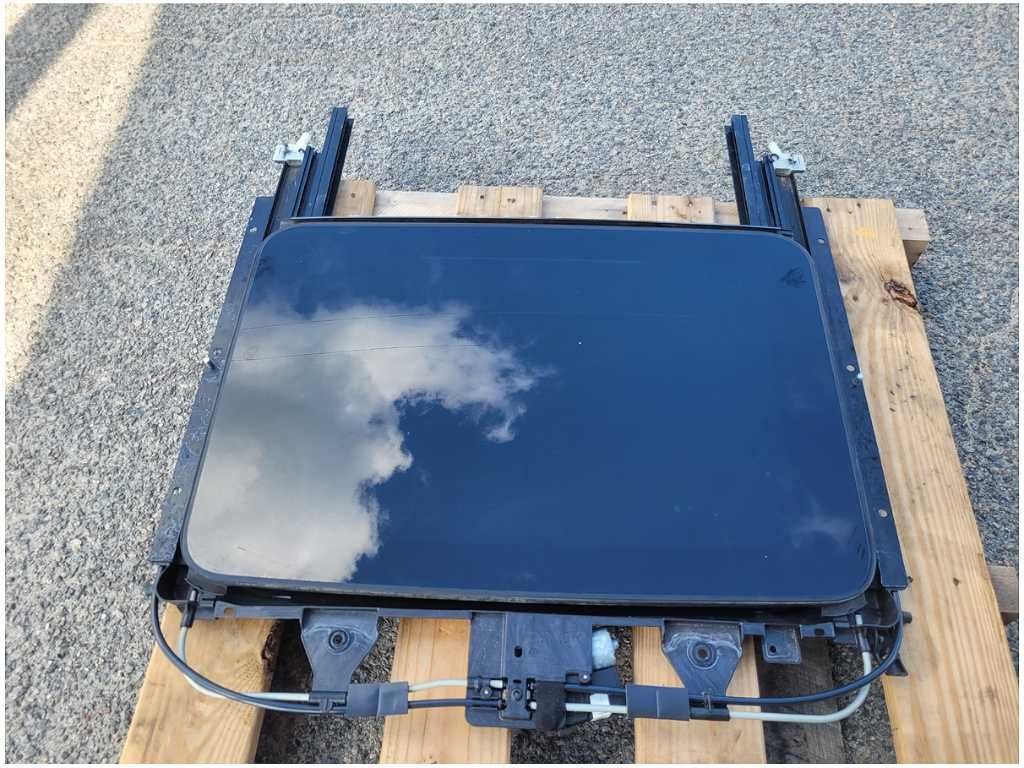 2010 - 2015 Chevrolet Camaro SS Sunroof Glass Window Upper Roof Frame Track 2732 - The Parts Farm
