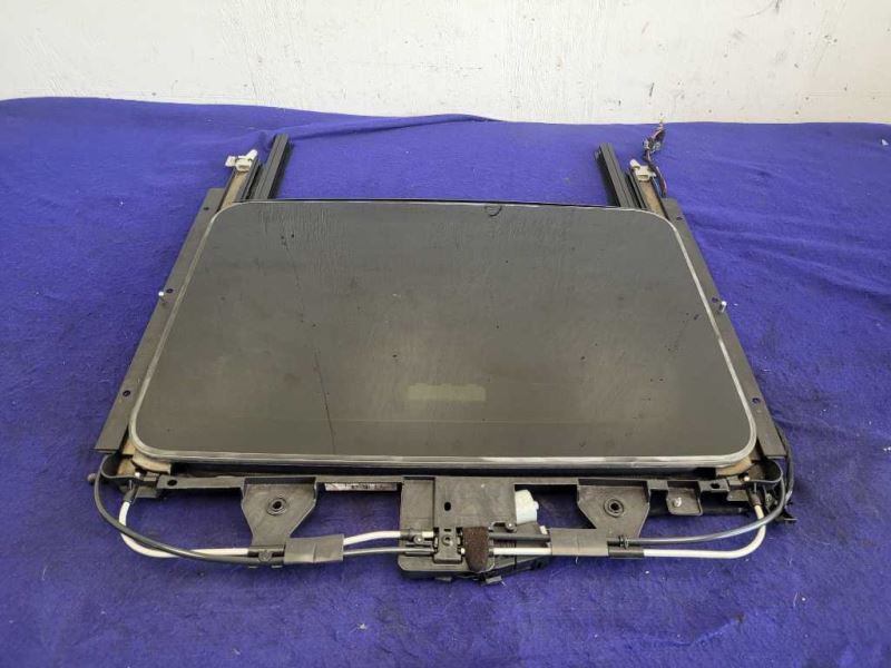 2010 - 2015 Chevrolet Camaro SS Sunroof Glass Window Upper Roof Frame Track - The Parts Farm
