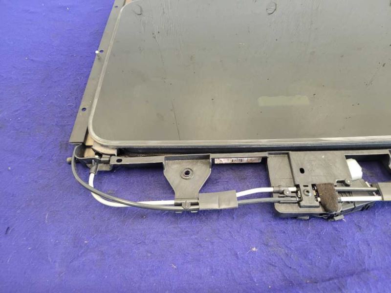 2010 - 2015 Chevrolet Camaro SS Sunroof Glass Window Upper Roof Frame Track - The Parts Farm