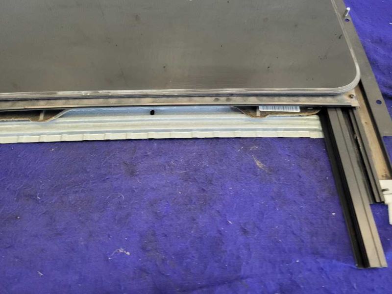 2010 - 2015 Chevrolet Camaro SS Sunroof Glass Window Upper Roof Frame Track - The Parts Farm