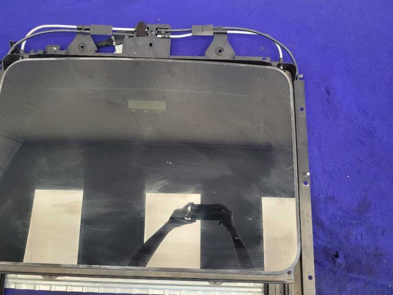 2010 - 2015 Chevrolet Camaro SS Sunroof Glass Window Upper Roof Frame Track - The Parts Farm