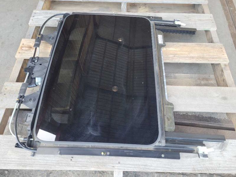 2010 - 2015 Chevrolet Camaro SS ZL1 Coupe Sunroof Top Glass Window Roof Power - The Parts Farm