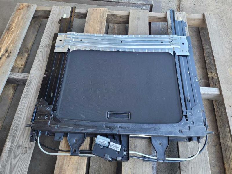 2010 - 2015 Chevrolet Camaro SS ZL1 Coupe Sunroof Top Glass Window Roof Power - The Parts Farm