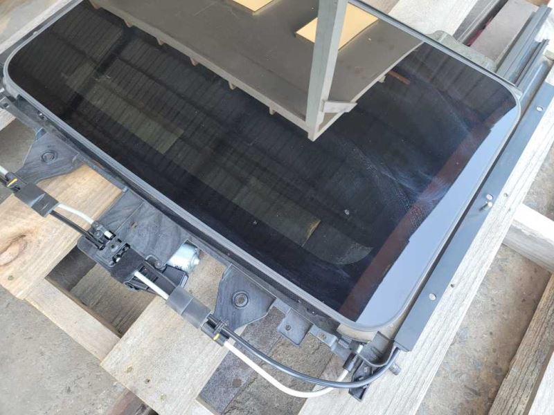 2010 - 2015 Chevrolet Camaro SS ZL1 Coupe Sunroof Top Glass Window Roof Power - The Parts Farm