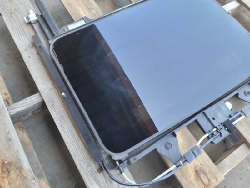 2010 - 2015 Chevrolet Camaro SS ZL1 Coupe Sunroof Top Glass Window Roof Power - The Parts Farm