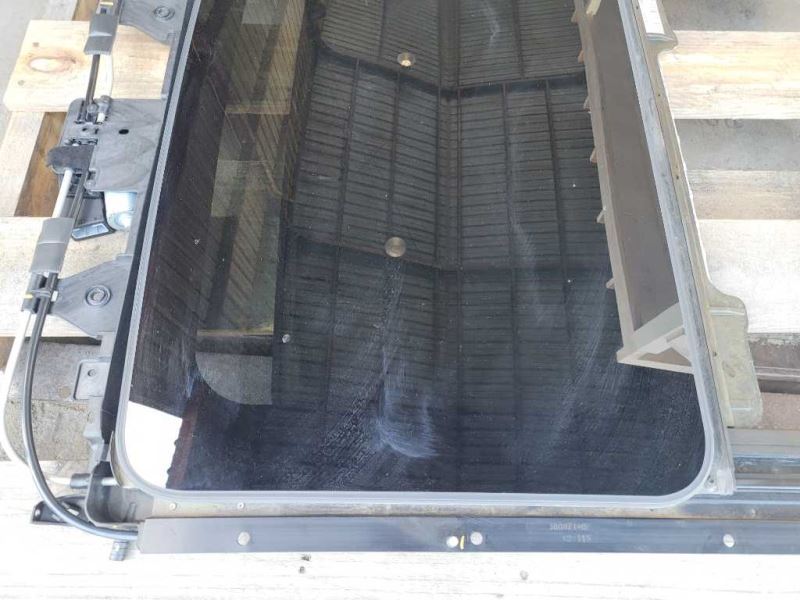 2010 - 2015 Chevrolet Camaro SS ZL1 Coupe Sunroof Top Glass Window Roof Power - The Parts Farm