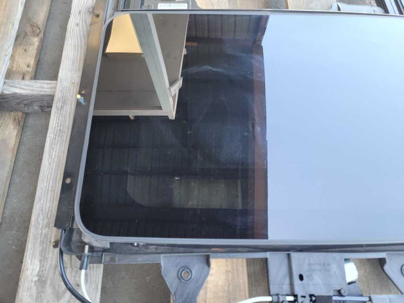 2010 - 2015 Chevrolet Camaro SS ZL1 Coupe Sunroof Top Glass Window Roof Power - The Parts Farm