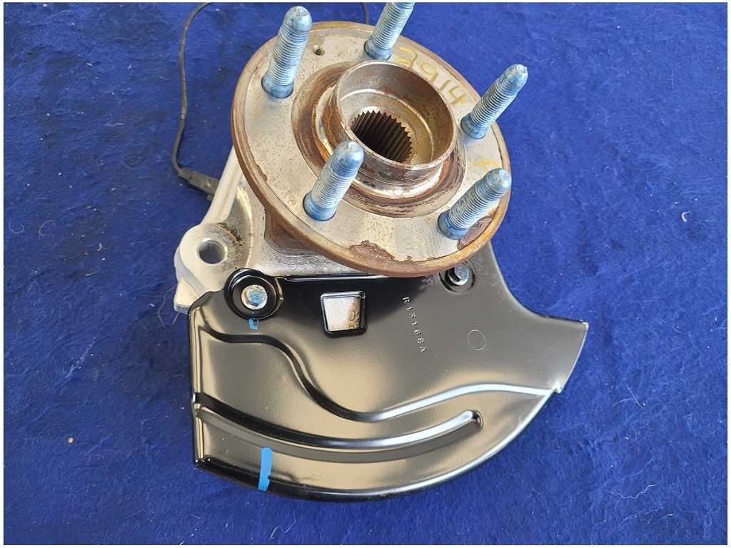 2010-2015 Chevrolet Camaro SS ZL1 Passenger Front Spindle Knuckle Hub 2914 - The Parts Farm