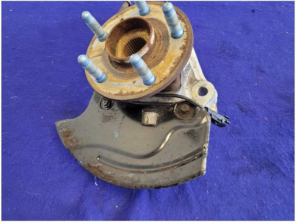 2010 - 2015 Chevrolet Camaro ZL1 SS Driver Left Front Spindle Knuckle Hub 2742 - The Parts Farm
