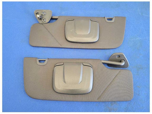 2010 Ford Mustang GT 4.6L Pair Coupe Sun Visors Shade Mirror 2491