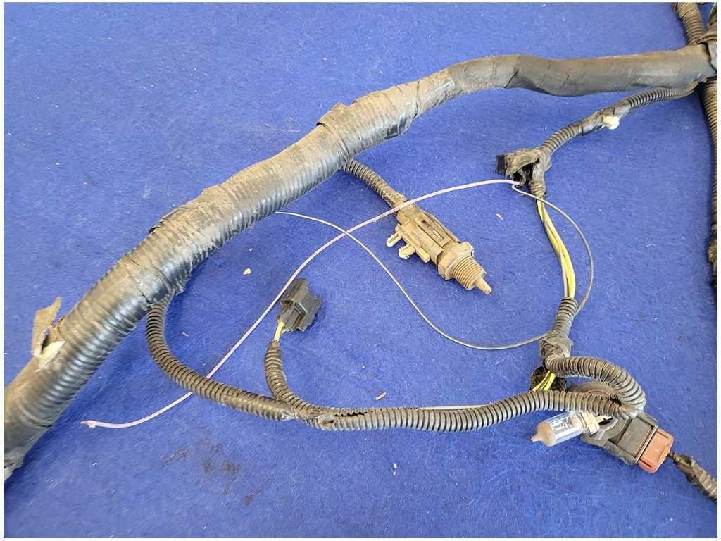 2010 Ford Mustang GT 4.6L Power Distribution Harness Fuse Engine Bay Wire 2759 - The Parts Farm