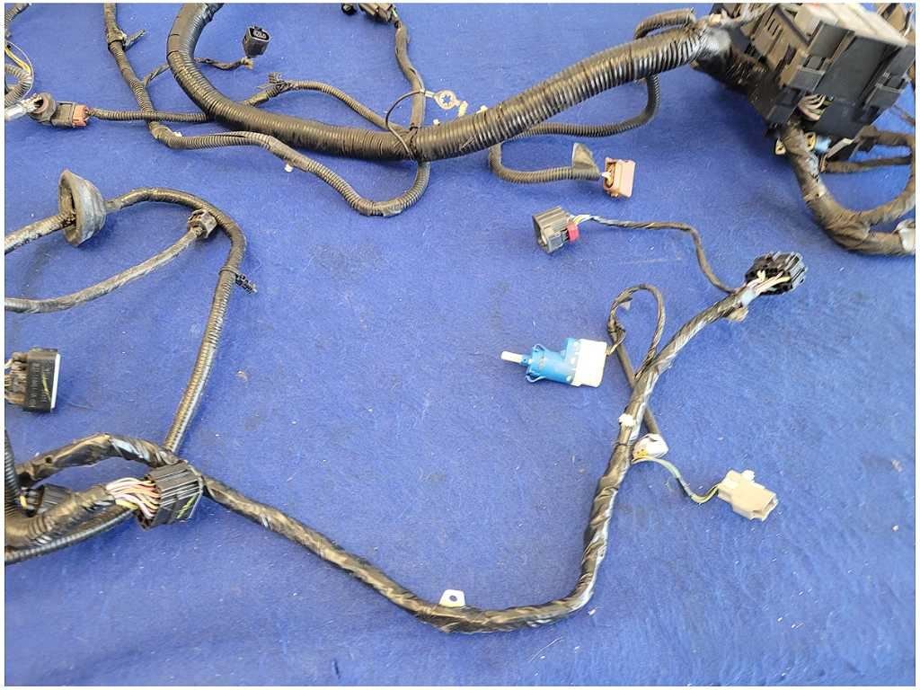 2010 Ford Mustang GT 4.6L Power Distribution Harness Fuse Engine Bay Wire 2759 - The Parts Farm