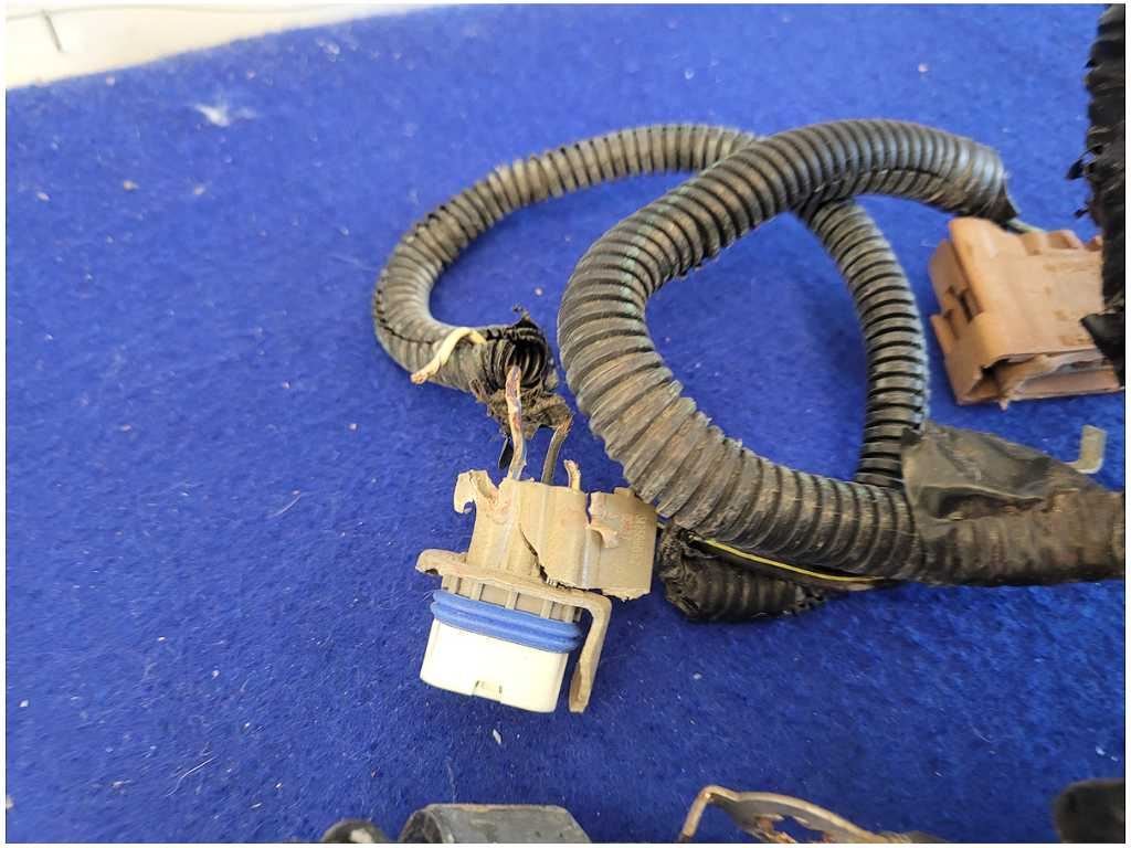 2010 Ford Mustang GT 4.6L Power Distribution Harness Fuse Engine Bay Wire 2759 - The Parts Farm
