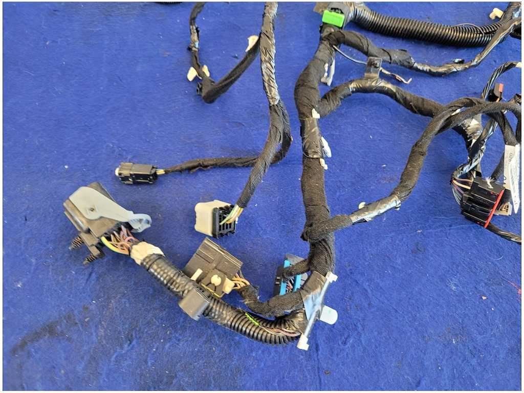 2010 Ford Mustang GT S197 4.6L Coupe Dash Harness Auto Trans *Cut Wires* 2759 - The Parts Farm
