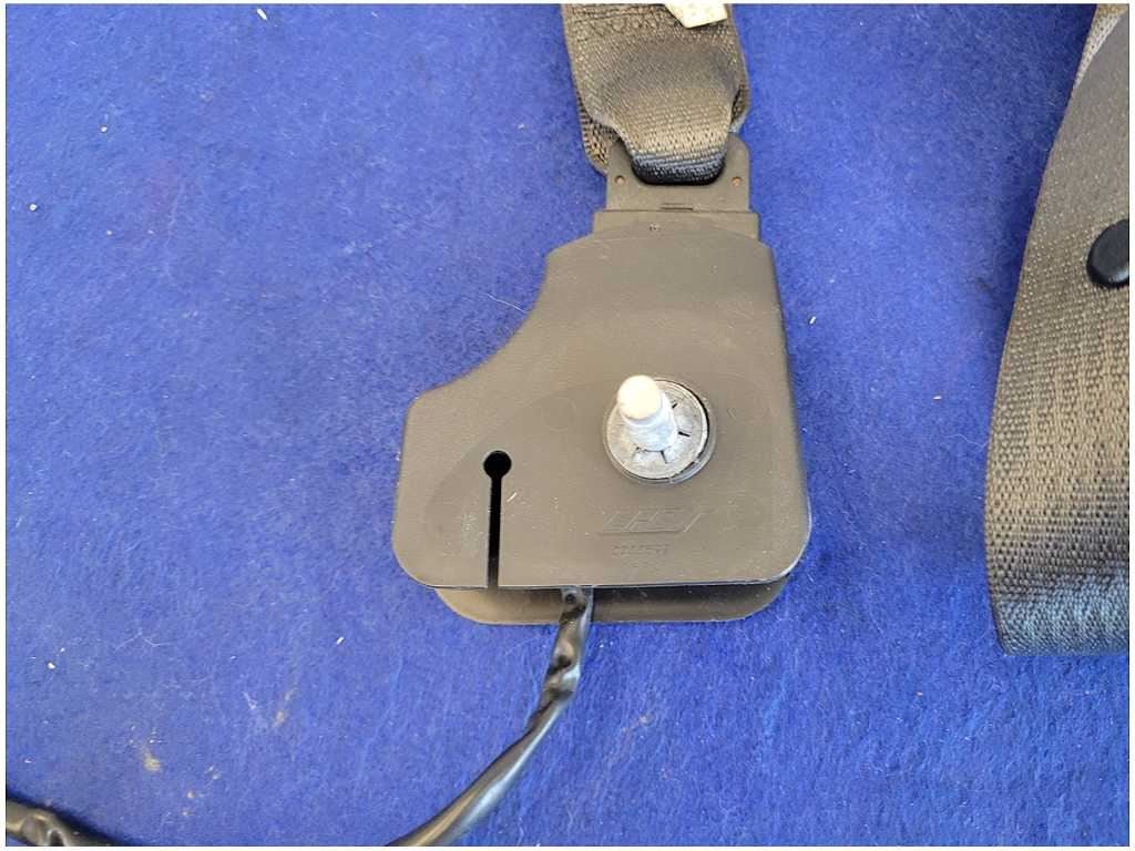 2011 - 2014 Ford Mustang Convertible Passenger Front Seat Belt Retractor 2879 - The Parts Farm