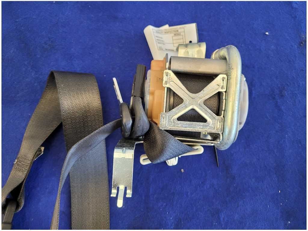 2011 - 2014 Ford Mustang Convertible Passenger Front Seat Belt Retractor 2879 - The Parts Farm