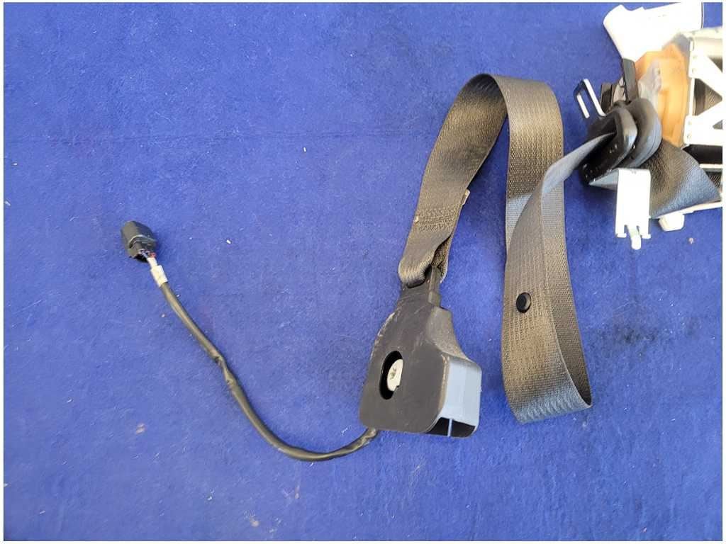 2011 - 2014 Ford Mustang Convertible Passenger Front Seat Belt Retractor 2879 - The Parts Farm