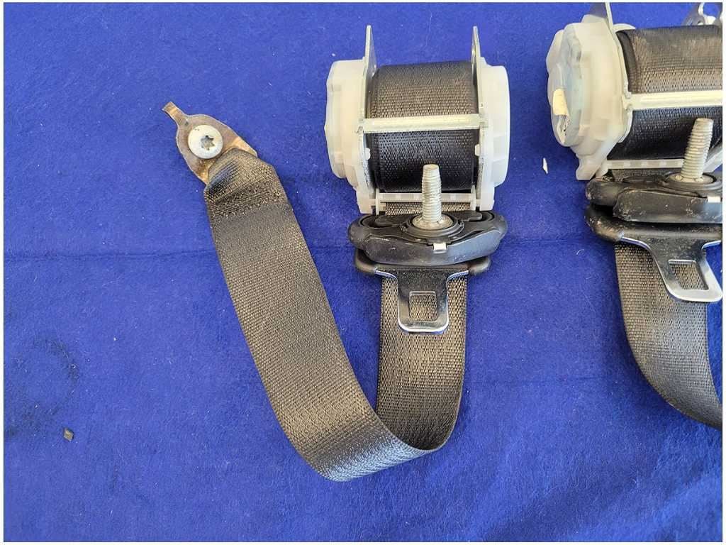 2011 - 2014 Ford Mustang GT Convertible Pair Rear Seat Belts Retractor Black 2879 - The Parts Farm
