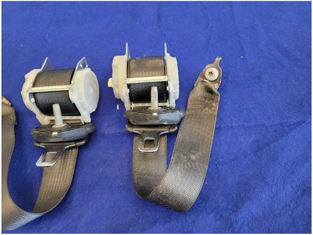 2011 - 2014 Ford Mustang GT Convertible Pair Rear Seat Belts Retractor Black 2879 - The Parts Farm