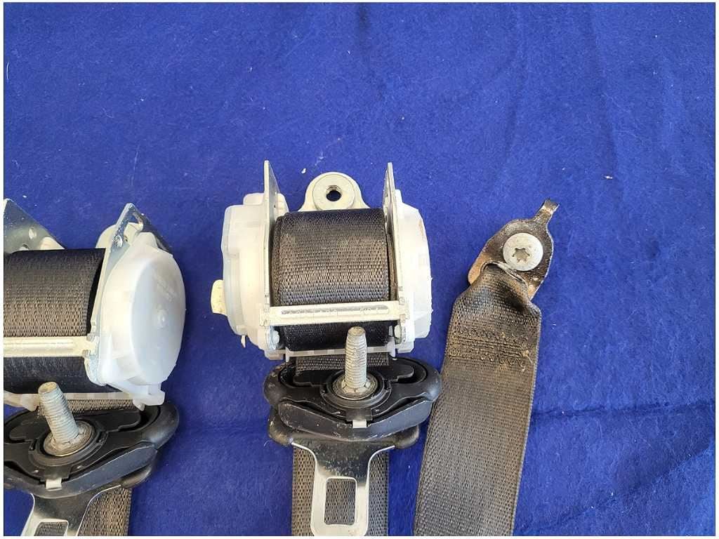 2011 - 2014 Ford Mustang GT Convertible Pair Rear Seat Belts Retractor Black 2879 - The Parts Farm