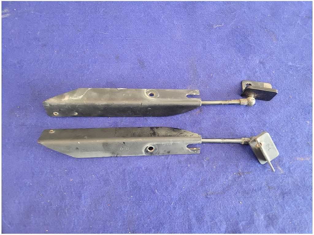 2011 - 2014 Ford Mustang GT S197 5.0L Pair Aftermarket Hood Struts Hinges 2728 - The Parts Farm