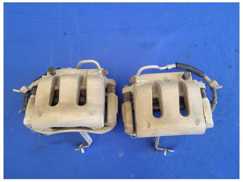 2011 - 2014 Ford Mustang GT S197 Pair Front Brake Caliper Pad Hose 2578 - The Parts Farm